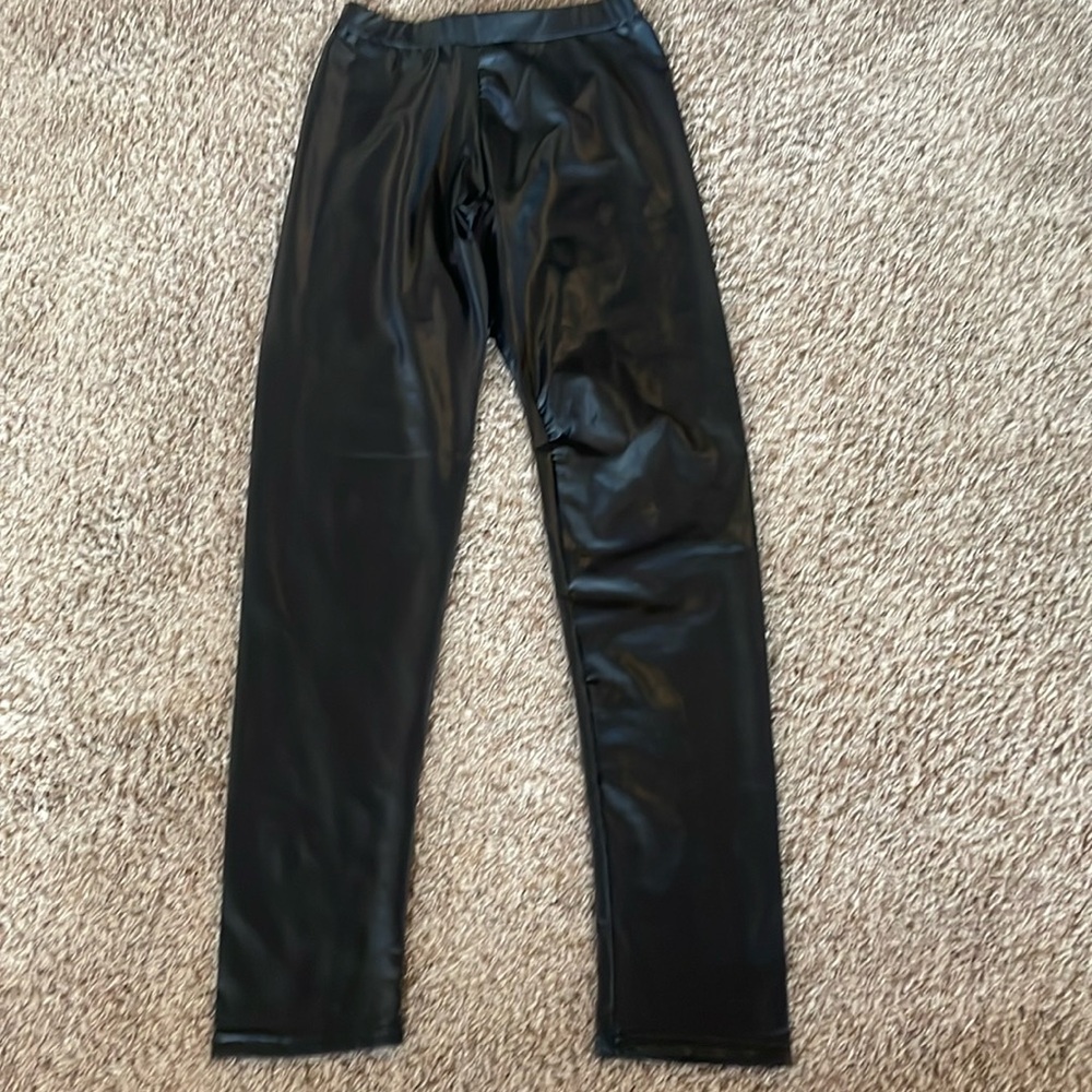 Kids leather look pants size M/L
015